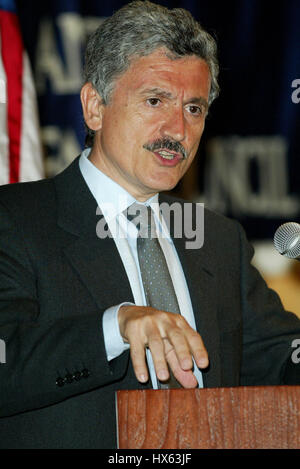 MASSIMO D`ALEMA FORMER PRIME MINISTER OF ITALY 17 June 2002 BEVERLY HILL HOTEL BEVERLY HILLS LOS ANGELES USA Stock Photo